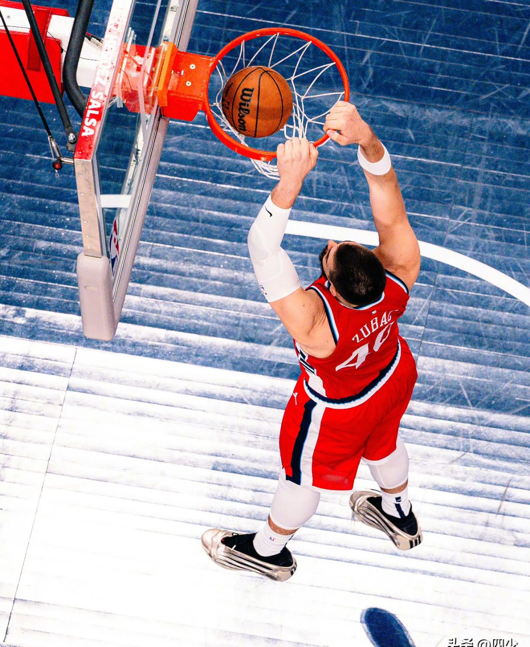 国王绝杀山东队,德罗赞点燃赛场 国王绝杀山东队,德罗赞点燃赛场