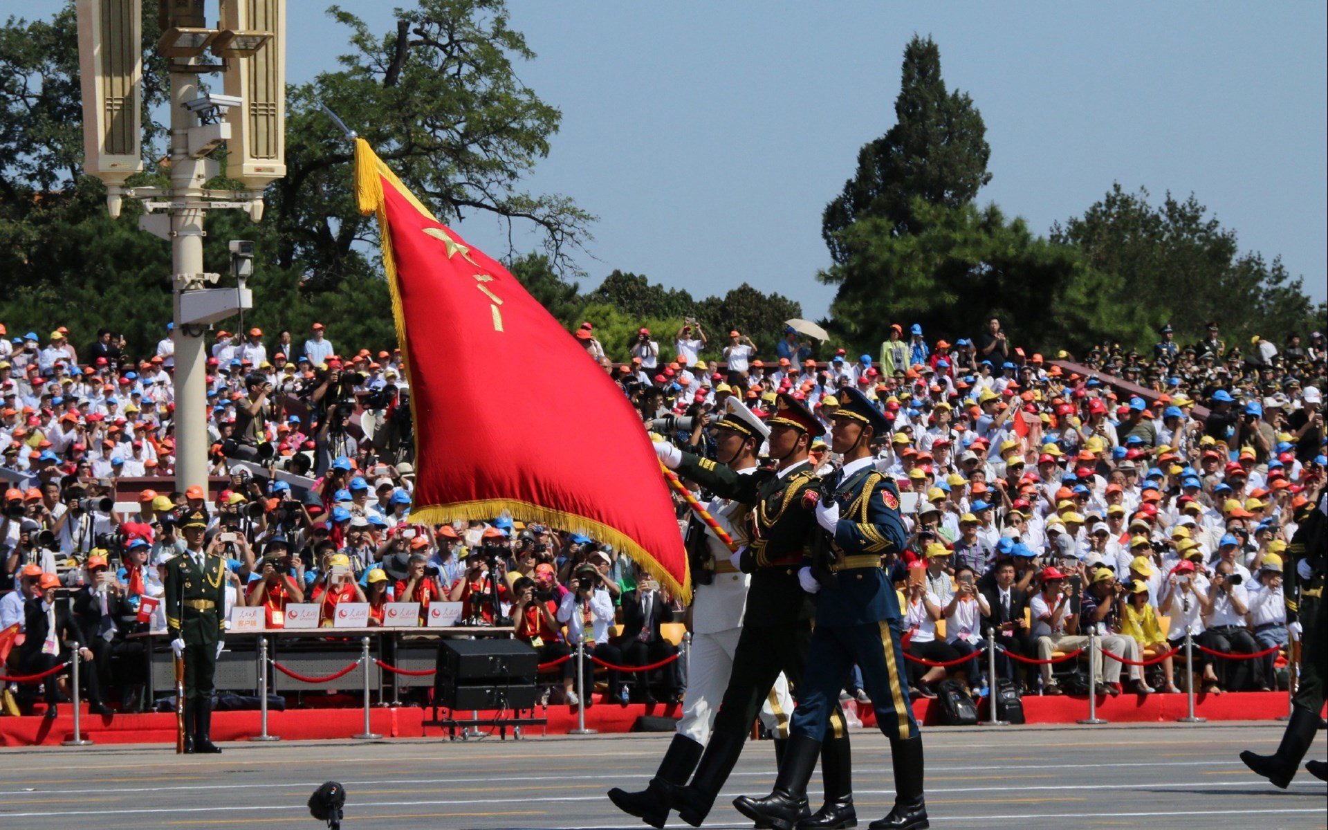 开云体育在线-篮球双星闪耀，独行侠争冠路克火箭，切特欧冠决赛主宰战场