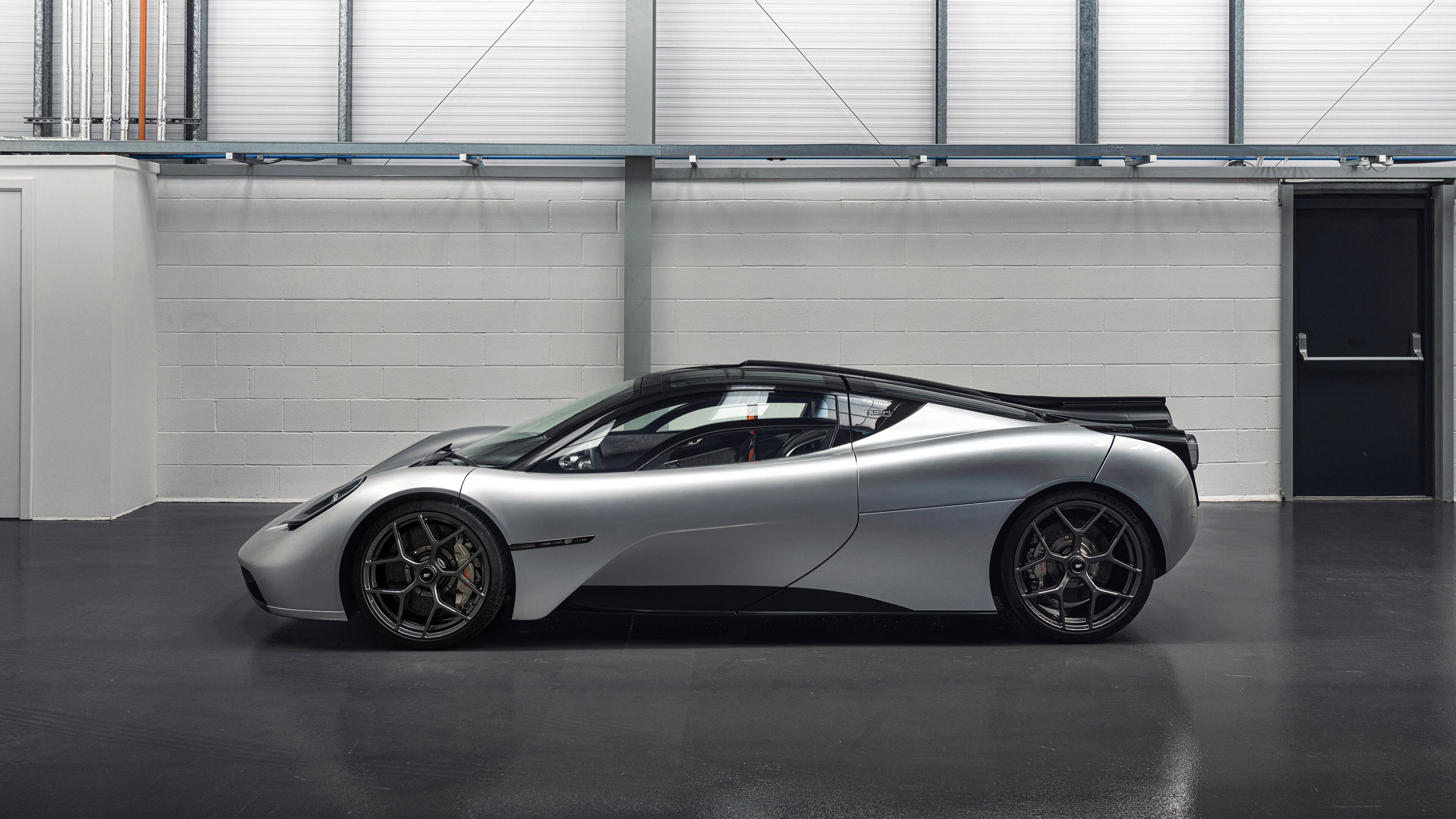 开云体育在线-冰与火之歌，当米切尔的手术刀撕裂联防，深圳的团队篮球淬火成钢